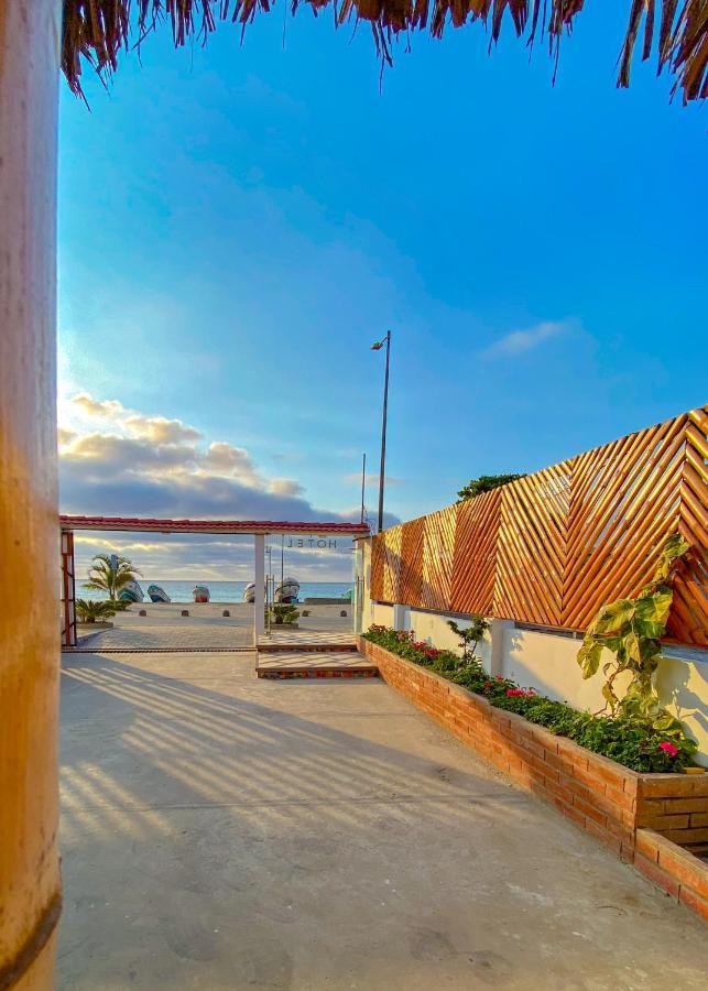 Whale House Hotel Puerto López エクステリア 写真