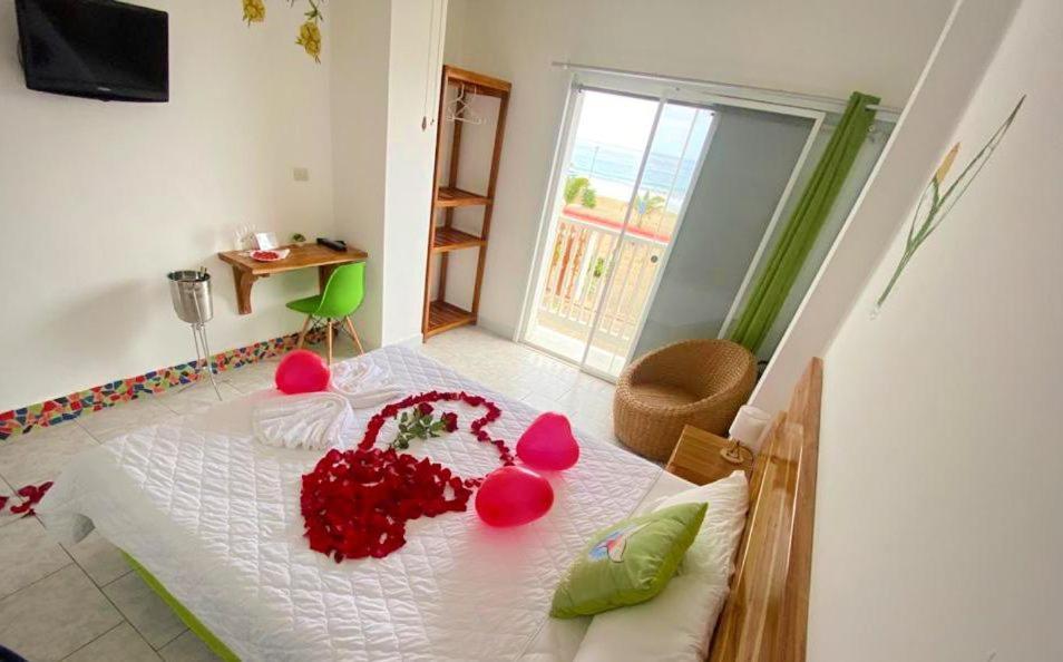 Whale House Hotel Puerto López エクステリア 写真