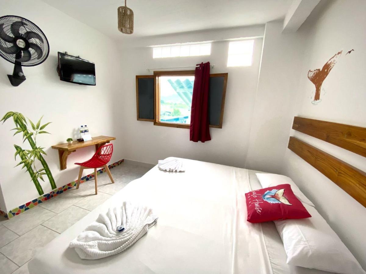 Whale House Hotel Puerto López エクステリア 写真
