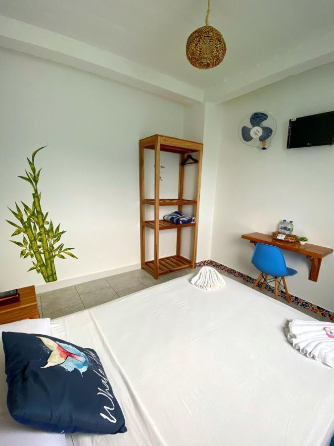 Whale House Hotel Puerto López エクステリア 写真