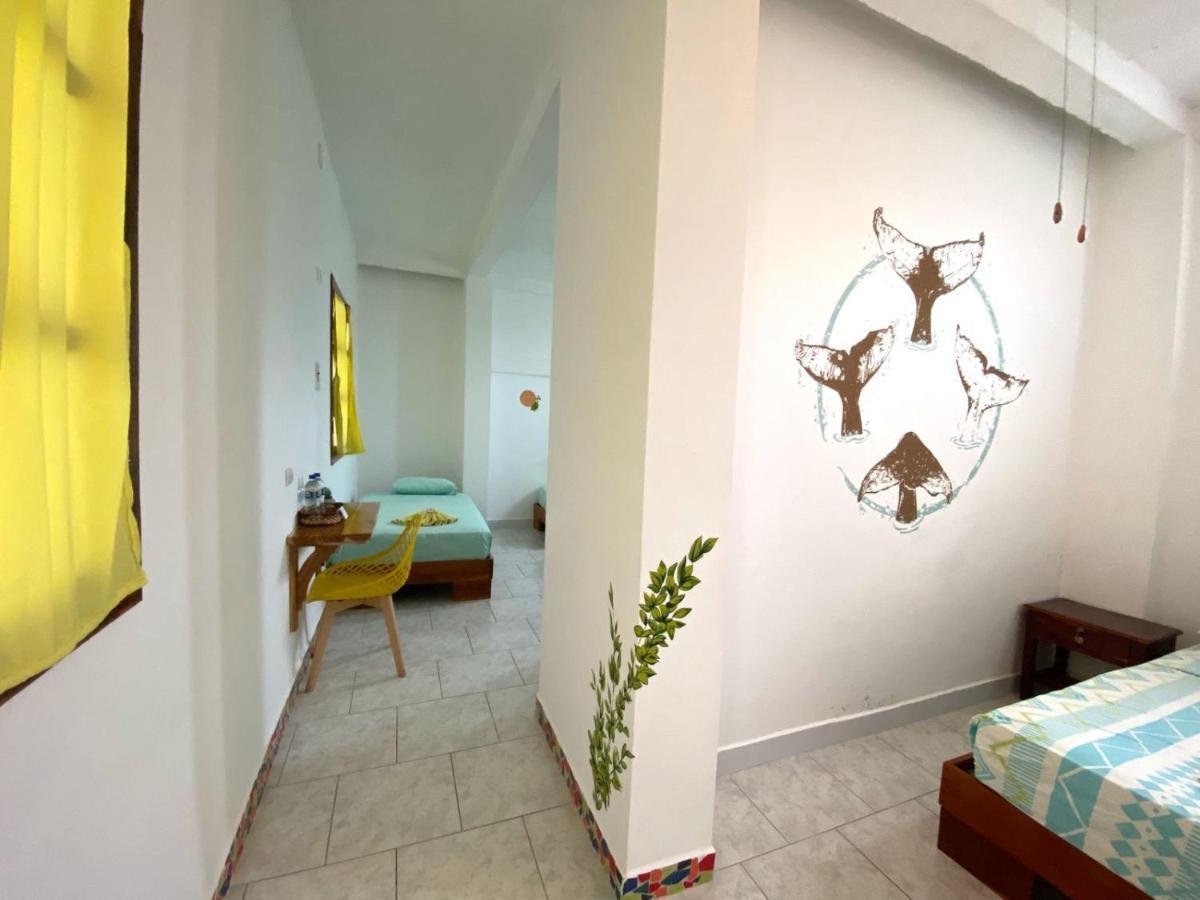 Whale House Hotel Puerto López エクステリア 写真