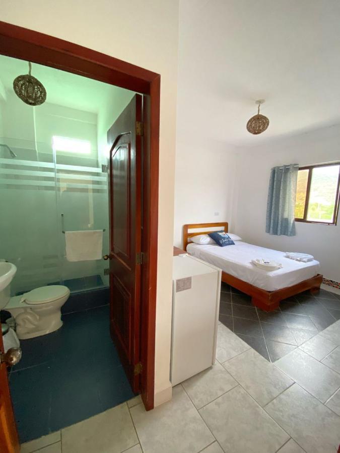 Whale House Hotel Puerto López エクステリア 写真