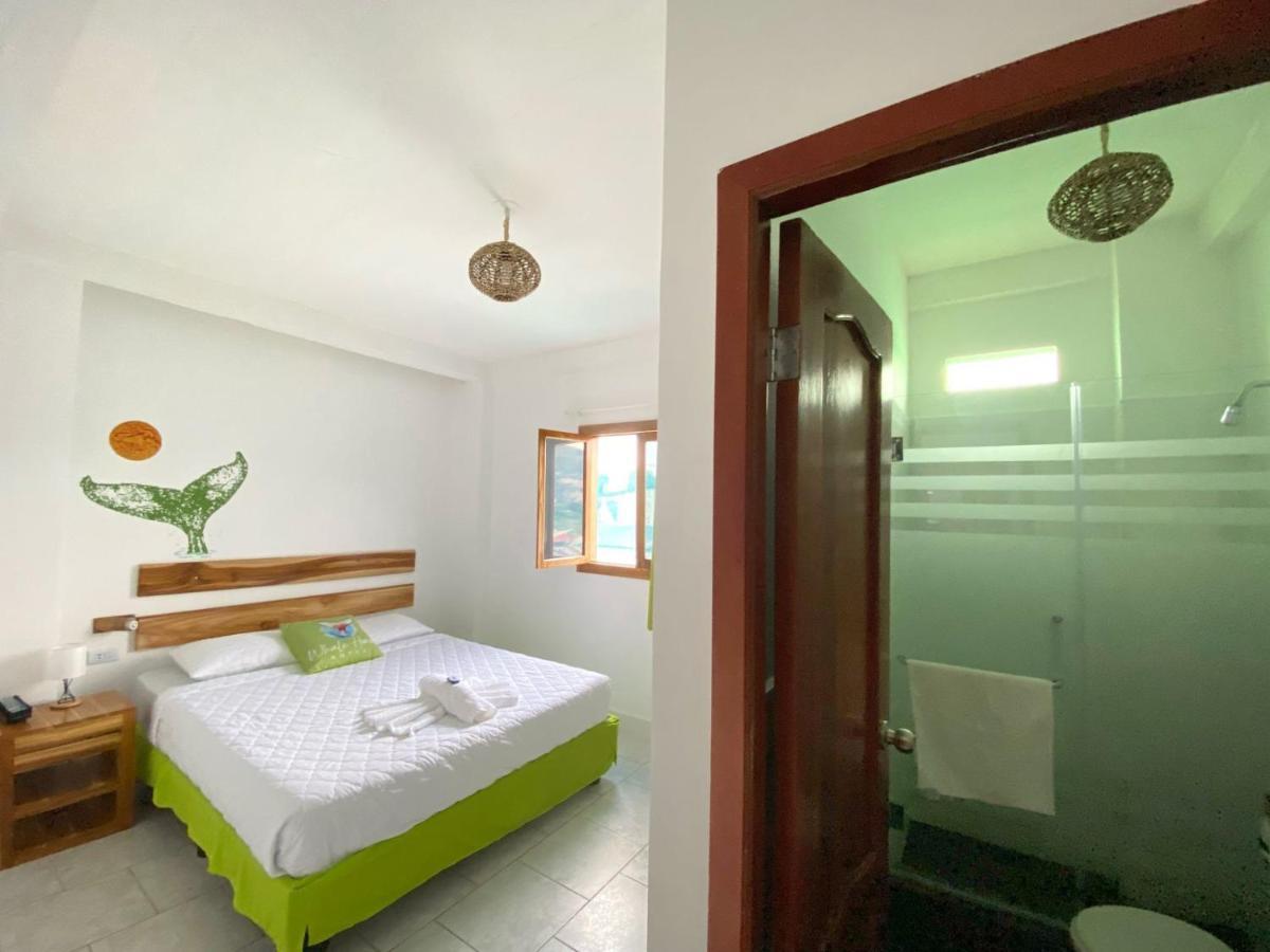 Whale House Hotel Puerto López エクステリア 写真
