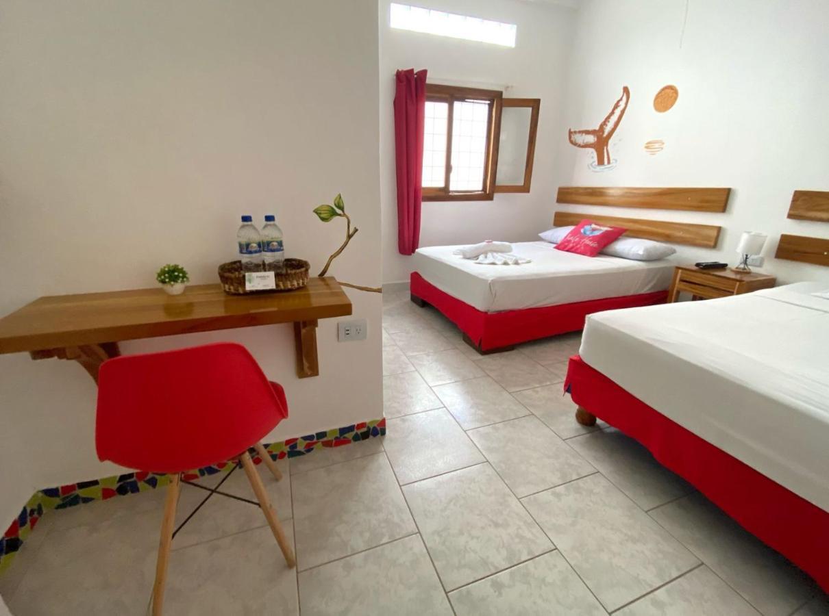 Whale House Hotel Puerto López エクステリア 写真