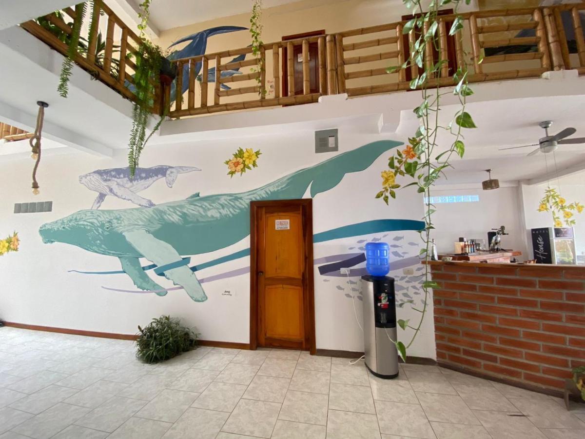 Whale House Hotel Puerto López エクステリア 写真